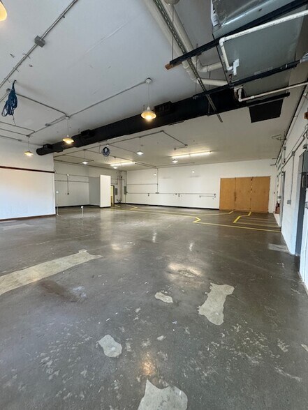 More Photos Of 8 Maple Dr, Monroe Warehouse For Lease