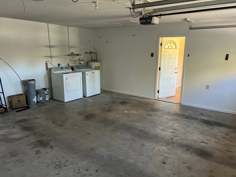 More Photos Of 16001 Awalt Dr, Austin Office For Sale