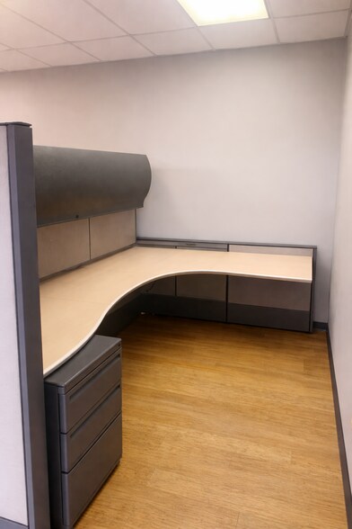 More Photos Of 20 Pidgeon Hill Dr, Sterling Medical For Lease