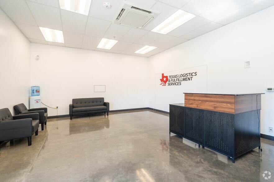 More Photos Of 12900 W Airport Blvd, Sugar Land Distribution For Lease