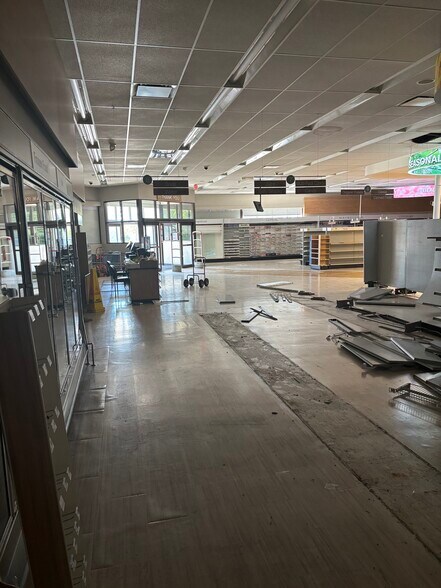 More Photos Of 325 E Waterloo Rd, Akron Drugstore For Sale