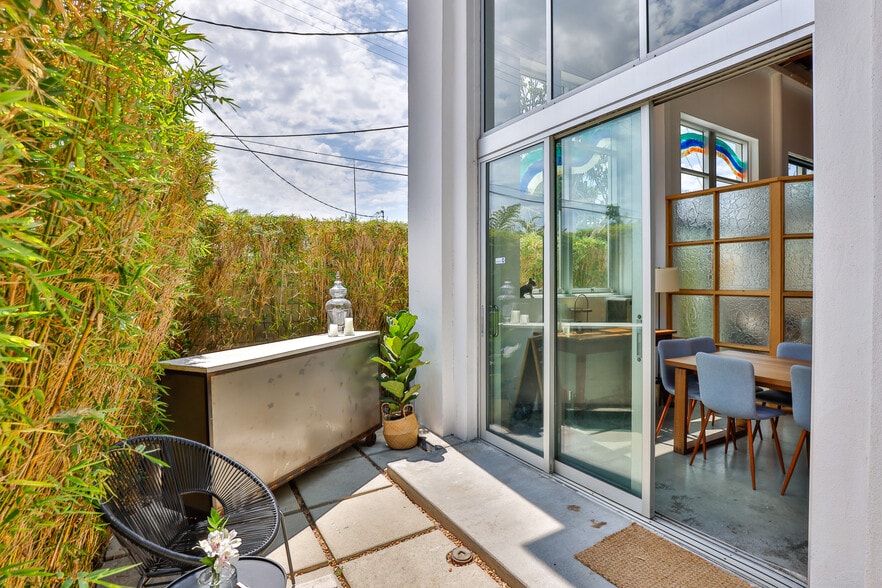 More Photos Of 2100 Abbot Kinney Blvd, Venice Office For Lease