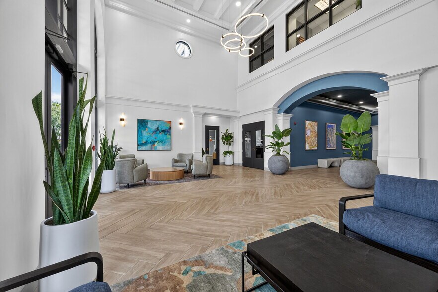 More Photos Of 4851 Tamiami Trl N, Naples Office For Lease