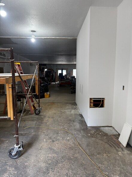 More Photos Of 7589 Winchester Rd, New Market Flex For Sale