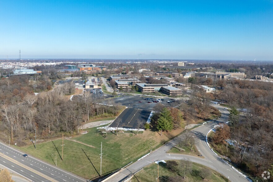 More Photos Of 800 N Lindbergh Blvd, Creve Coeur Research And Development For Lease