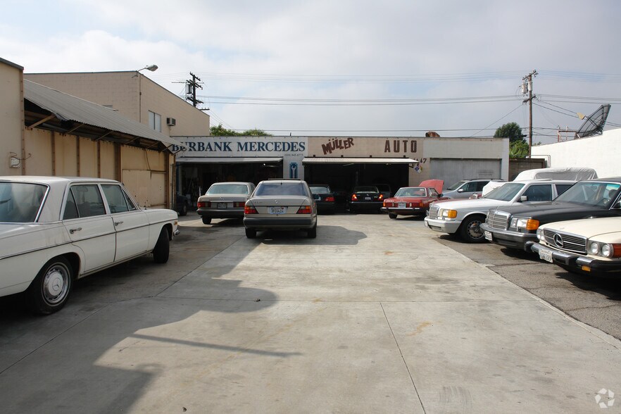 Primary Photo Of 1617 N San Fernando Blvd, Burbank Auto Repair For Lease