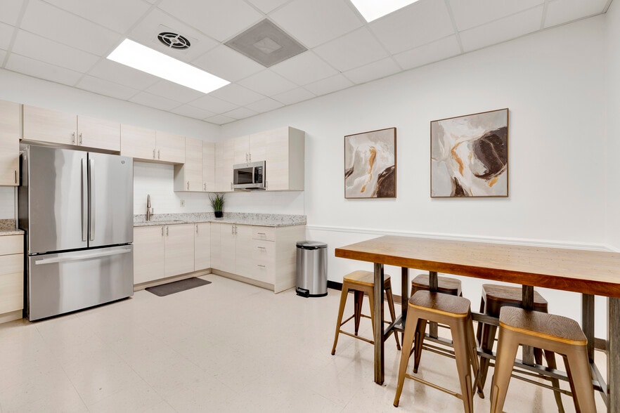 More Photos Of 589 Bessemer Super Hwy, Midfield General Retail For Sale