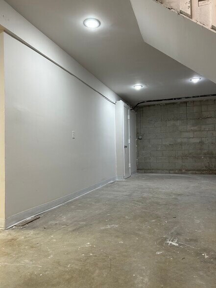 More Photos Of 8410-8432 NW 61st St, Miami Light Manufacturing For Lease