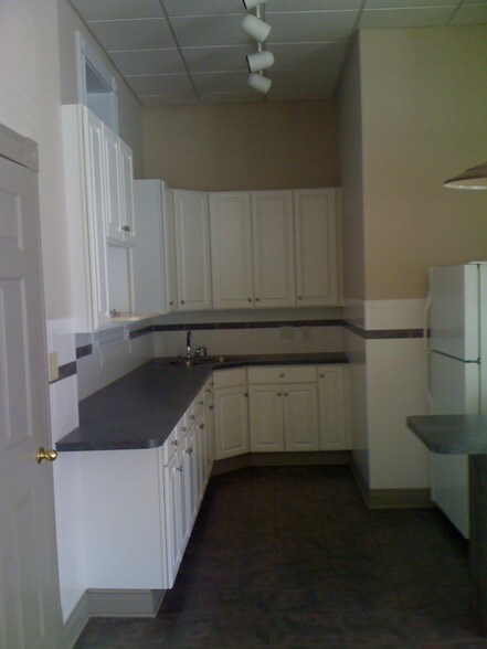 More Photos Of 3801 Wyoming St, Saint Louis Storefront Retail Office For Lease