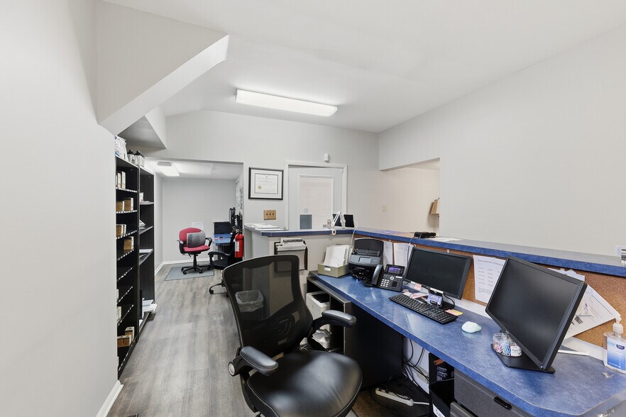 More Photos Of 104 W William St, Delaware Medical For Sale