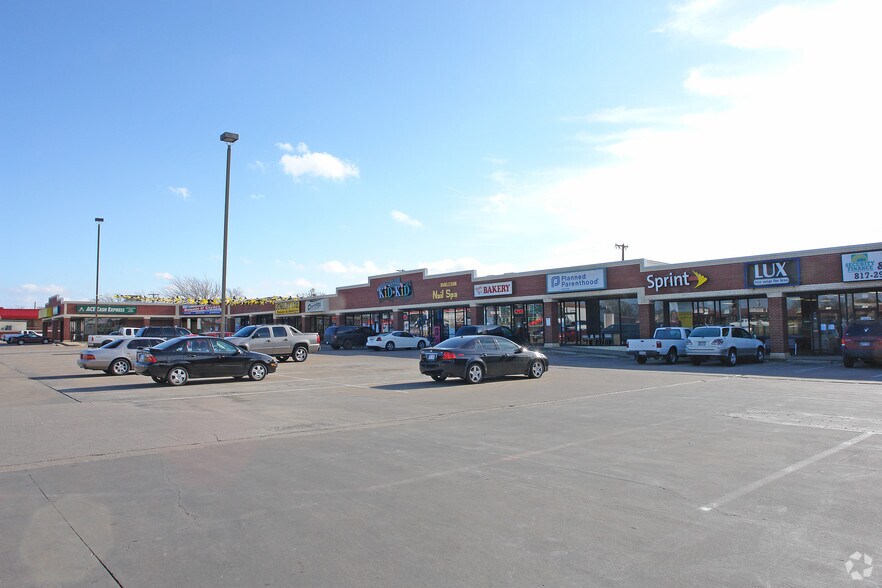 More Photos Of 251 SW Wilshire Blvd, Burleson Unknown For Lease