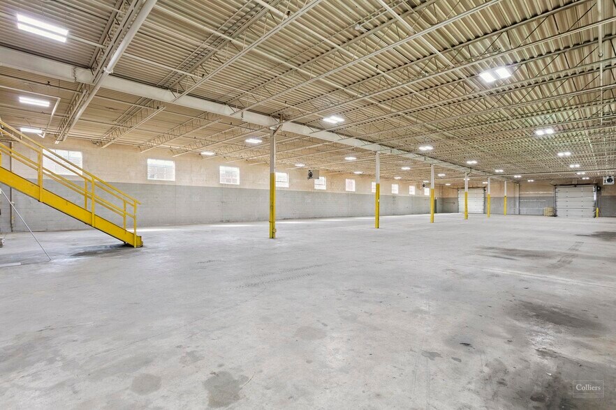 More Photos Of 5309 Maingate Dr, Mississauga Manufacturing For Sale
