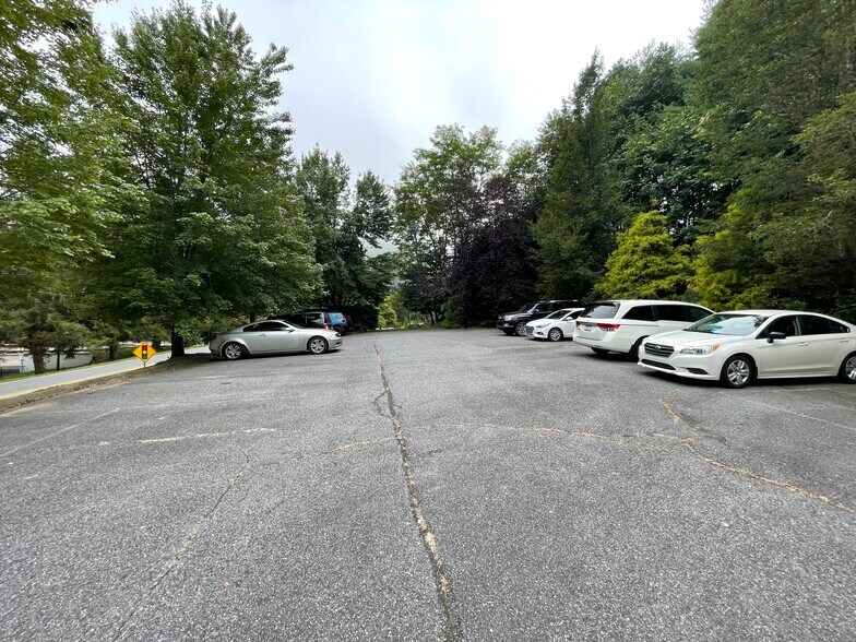 More Photos Of 1794 Poplar Grove Rd, Boone Apartments For Sale