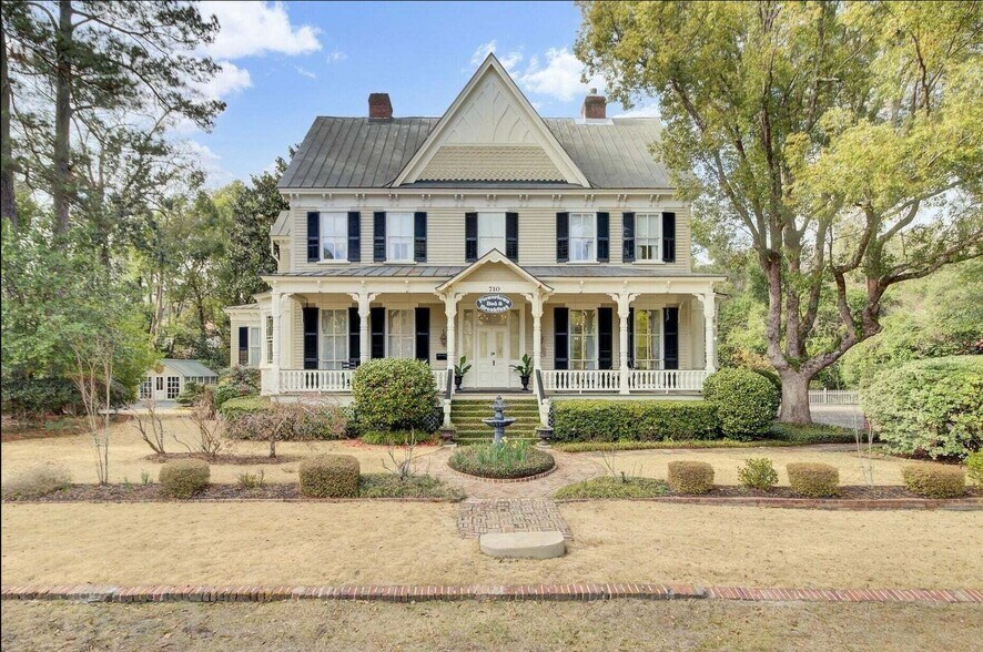 More Photos Of 710 S Main St, Summerville Hospitality For Sale