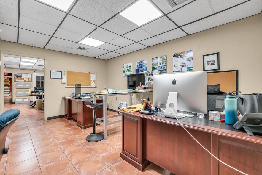 More Photos Of 1060 E 24th St, Hialeah Warehouse For Sale