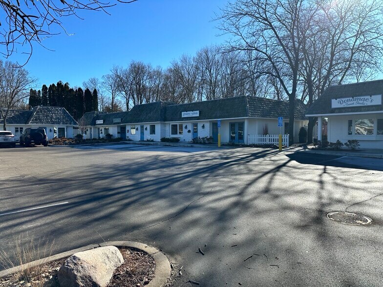 Primary Photo Of 18279 Minnetonka Blvd, Deephaven Unknown For Lease