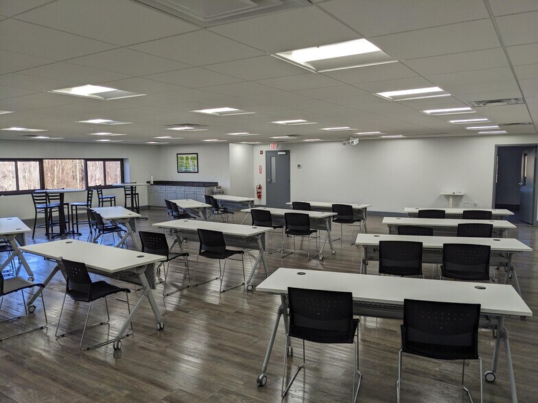 More Photos Of 200 Turnpike Rd, Southborough Research And Development For Lease