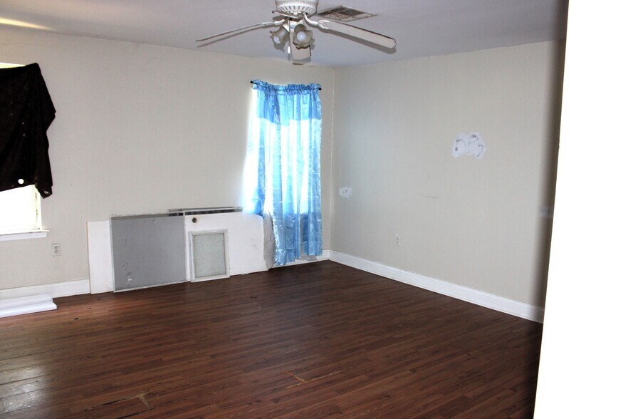 More Photos Of 7070 Bundy Rd, New Orleans Storefront Retail Residential For Sale