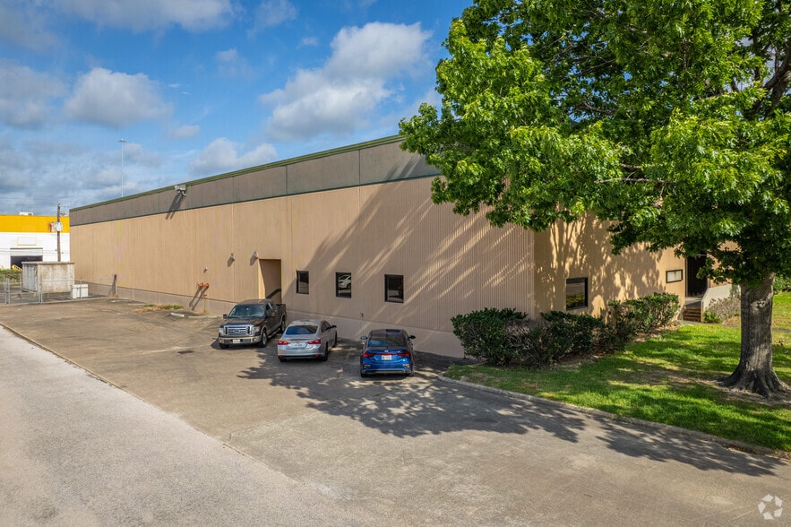 More Photos Of 1741-1749 Stebbins Dr, Houston Warehouse For Lease