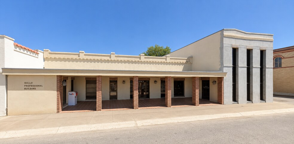 Primary Photo Of 1613 Avenue K, Hondo Office For Sale