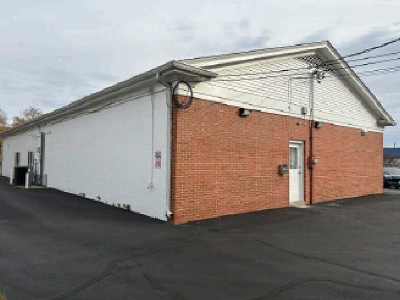 More Photos Of 1625 S 6th St, Springfield Medical For Sale