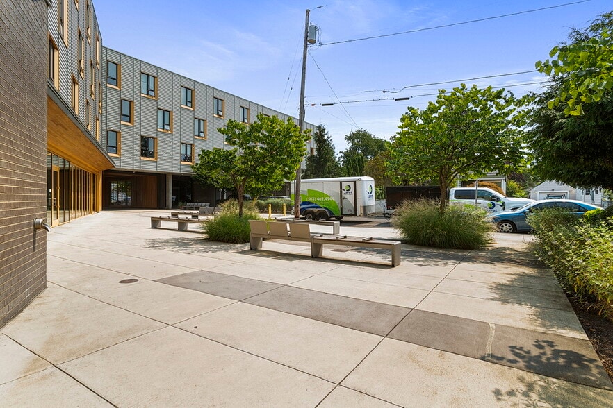 More Photos Of 5005 SE 72nd Ave, Portland Apartments For Lease