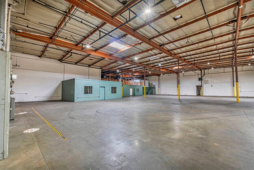 More Photos Of 18737 S Reyes Ave, East Rancho Dominguez Distribution For Sale