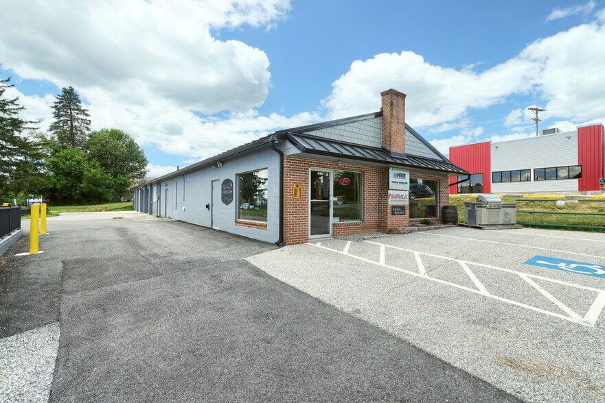 Primary Photo Of 550 S Main St, Shrewsbury Freestanding For Lease