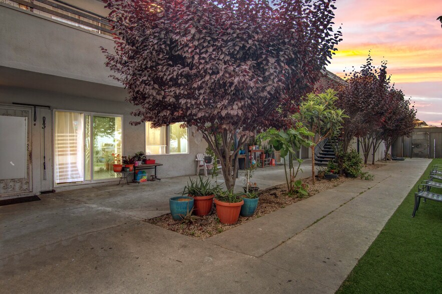 More Photos Of 3849 Stevely Ave, Los Angeles Apartments For Sale