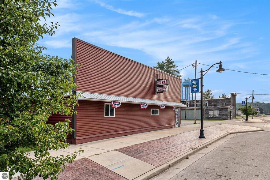 More Photos Of 116 W Wexford Ave, Buckley General Retail For Sale