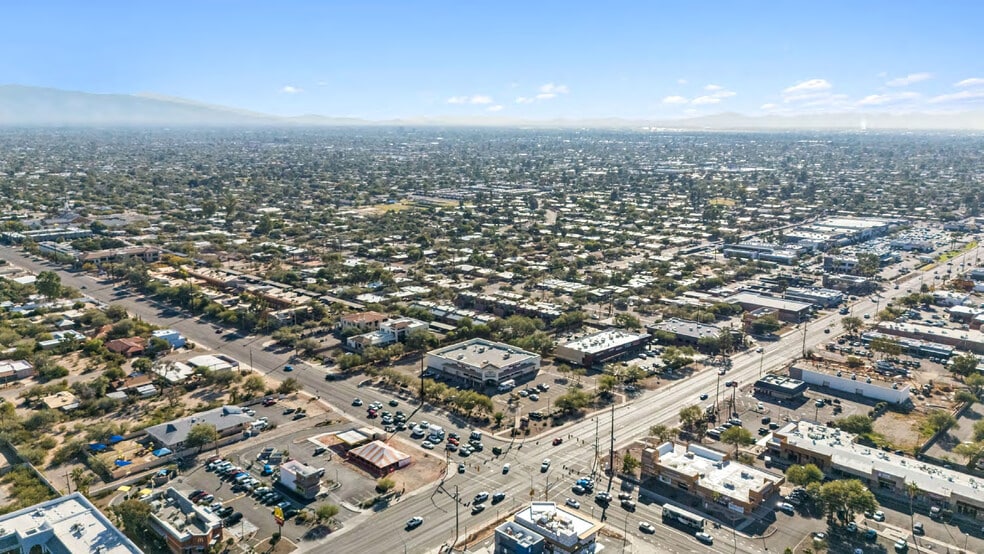 More Photos Of 3180 N Campbell Ave, Tucson Drugstore For Sale