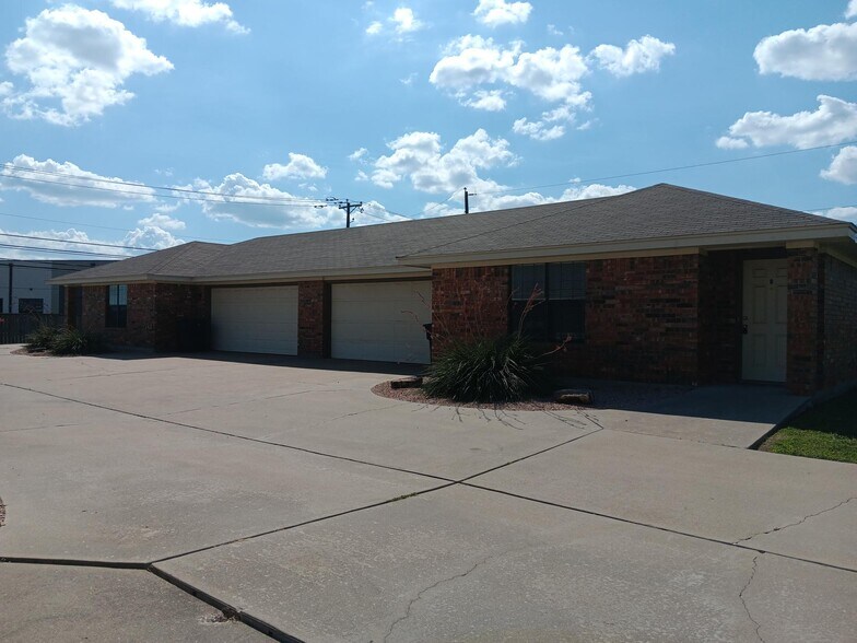 Primary Photo Of 900 McDaniel Cir, Killeen Multifamily For Sale