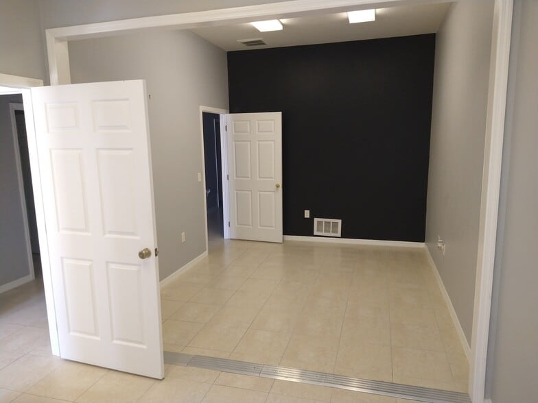 More Photos Of 17703 Hunting Bow Cir, Lutz Office For Lease