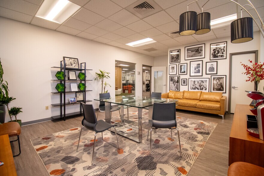 More Photos Of 3707 W Cherry St, Tampa Office For Sale