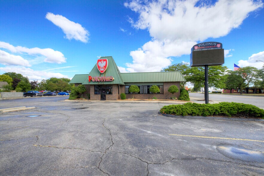 More Photos Of 1744 Biddle Ave, Wyandotte General Retail For Sale