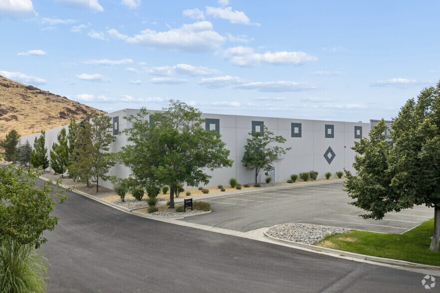 More Photos Of 8770 Technology Way, Reno Distribution For Lease