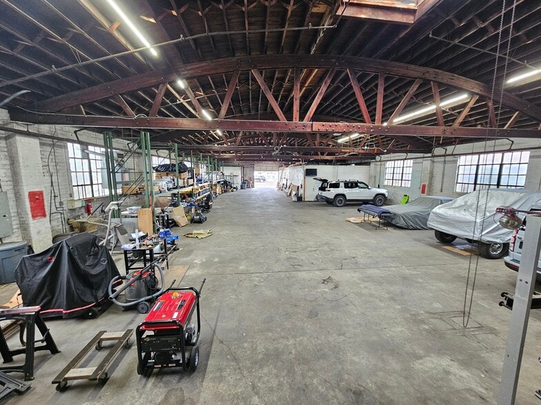More Photos Of 316 S Bernadotte St, New Orleans Warehouse For Lease