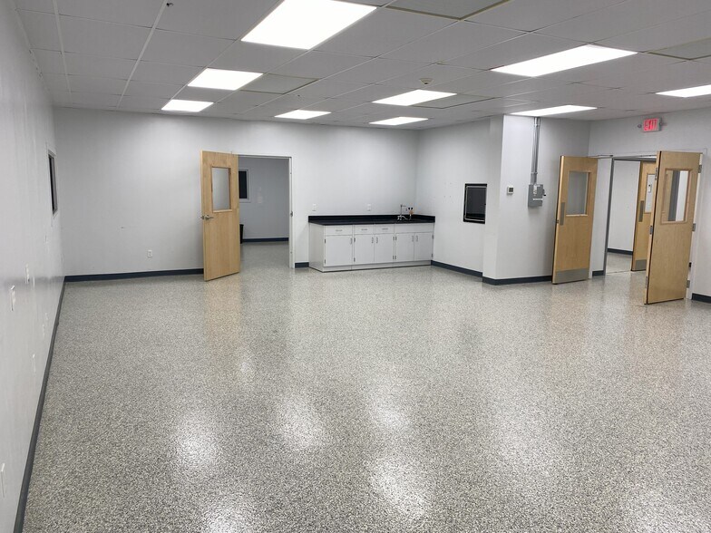 More Photos Of 20 Commercial St, Branford Research And Development For Lease