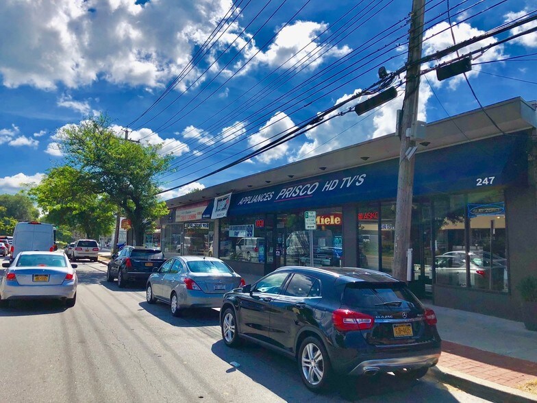 Primary Photo Of 237-247 Tarrytown Rd, White Plains Storefront For Lease