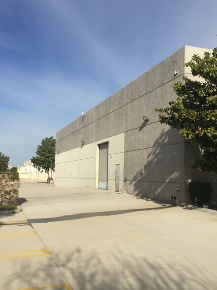 More Photos Of 11149 Arrow Route, Rancho Cucamonga Showroom For Lease
