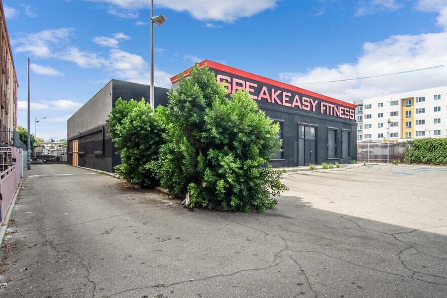 More Photos Of 8759 Sepulveda Blvd, North Hills Health Club For Sale