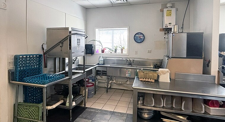More Photos Of 522 N Main St, Farmville Restaurant For Sale