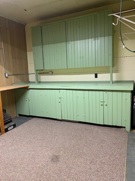 More Photos Of 1049 Tiogue Ave, Coventry Showroom For Lease