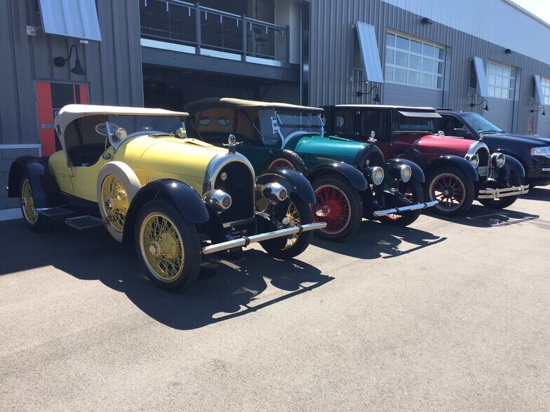 More Photos Of 62 W Speed Way, Pontiac Specialty For Sale