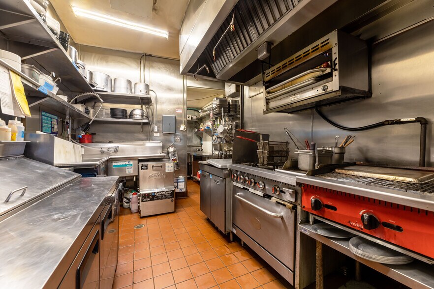 More Photos Of 13484 Washington Blvd, Marina Del Rey General Retail For Sale