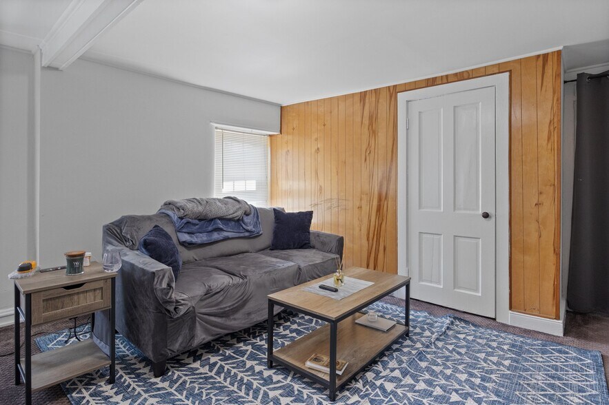 More Photos Of 100 W Maple Ave, Langhorne Restaurant For Sale