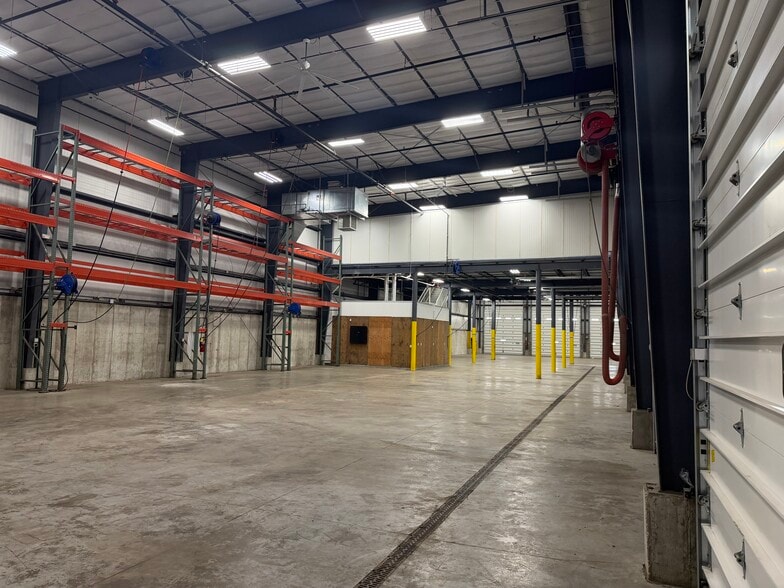 More Photos Of 3700 Rider Trail S, Earth City Warehouse For Lease