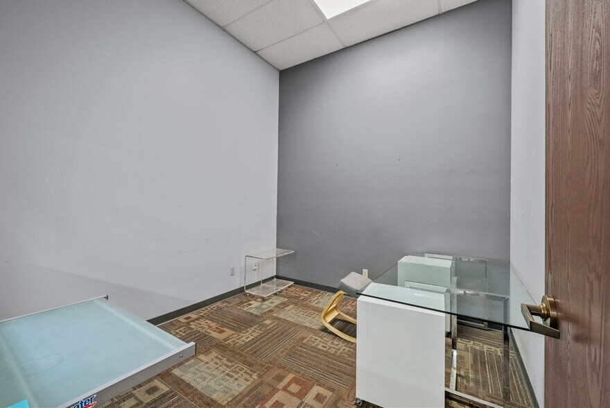 More Photos Of 1631 Gardena Ave, Glendale Industrial For Sale