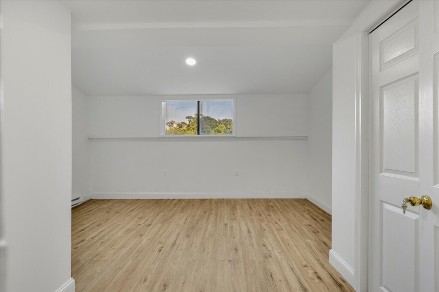 More Photos Of 307 Falmouth Rd, Hyannis Office For Sale