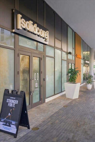 More Photos Of 2920-2950 NE 207th St, Aventura Unknown For Lease